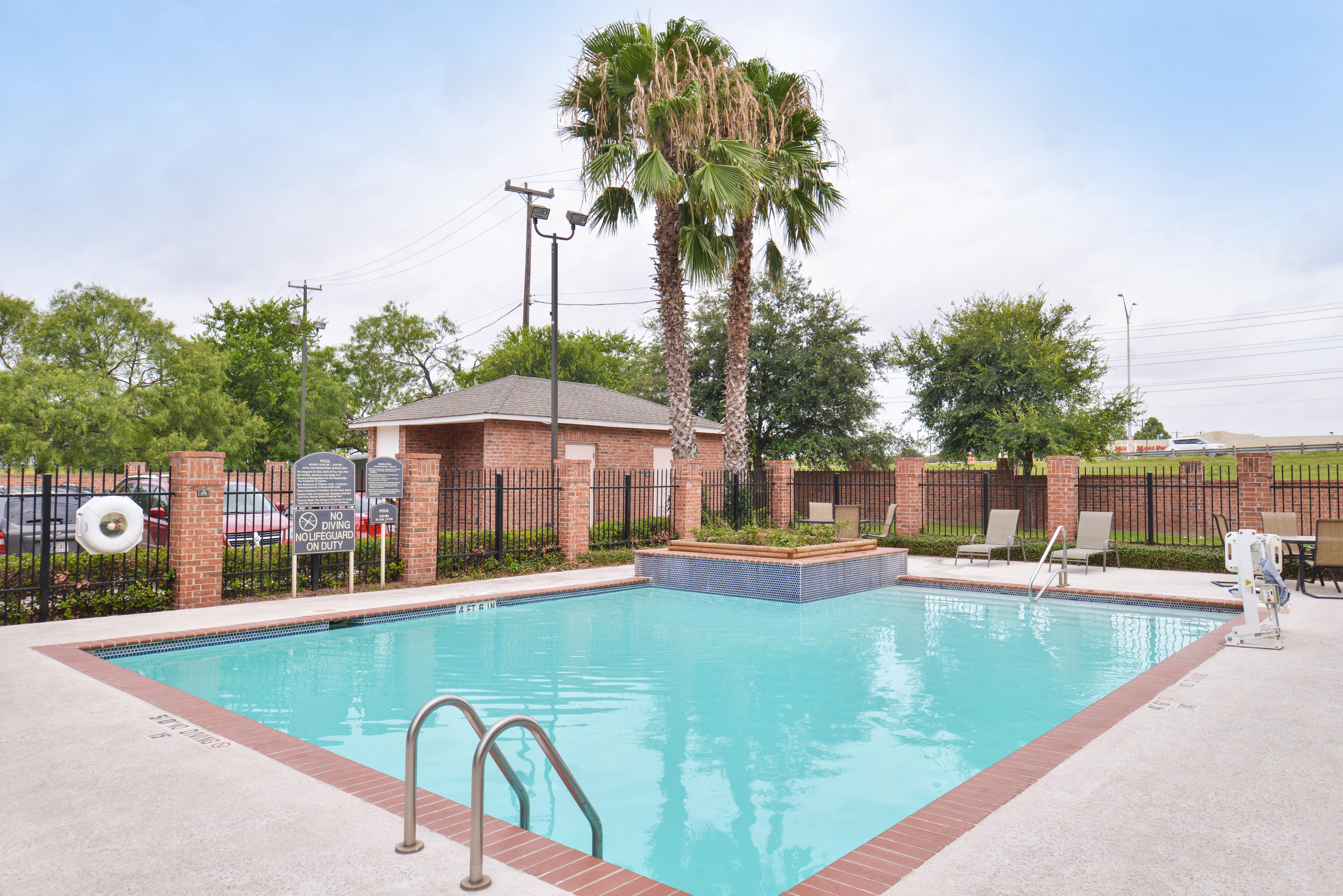 Holiday Inn Express & Suites San Antonio South Exterior foto